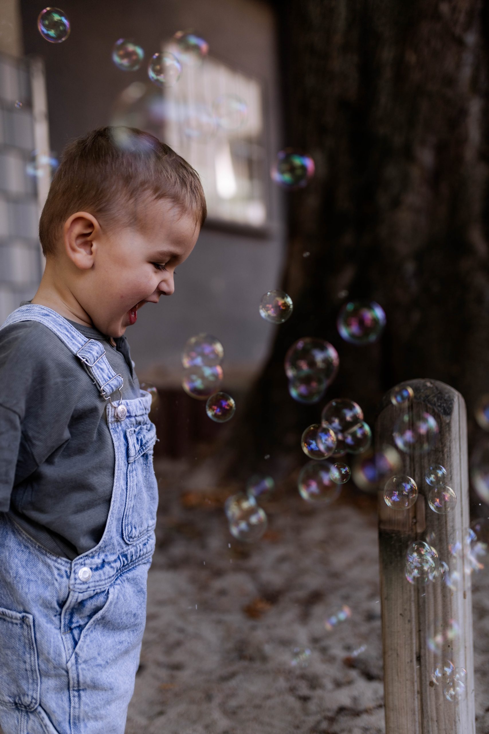Kindergartenfotografie spielendes Kind